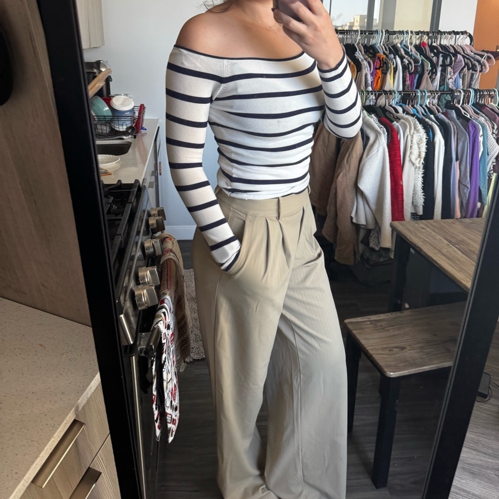 H&M white and navy striped long sleeve off the shoulder top - Picture 3 of 7